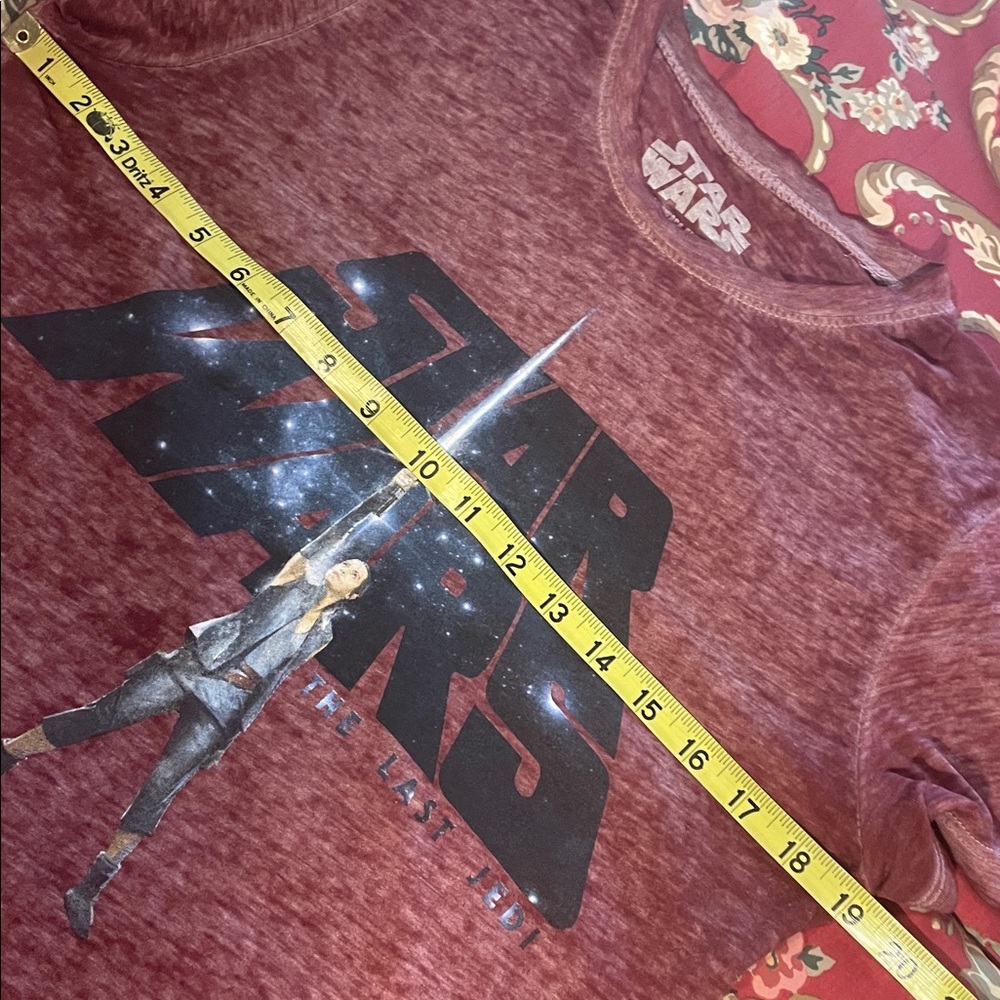 STAR WARS The Last Jedi Rey Maroon T-Shirt, Sz M❗️ - Picture 9 of 10